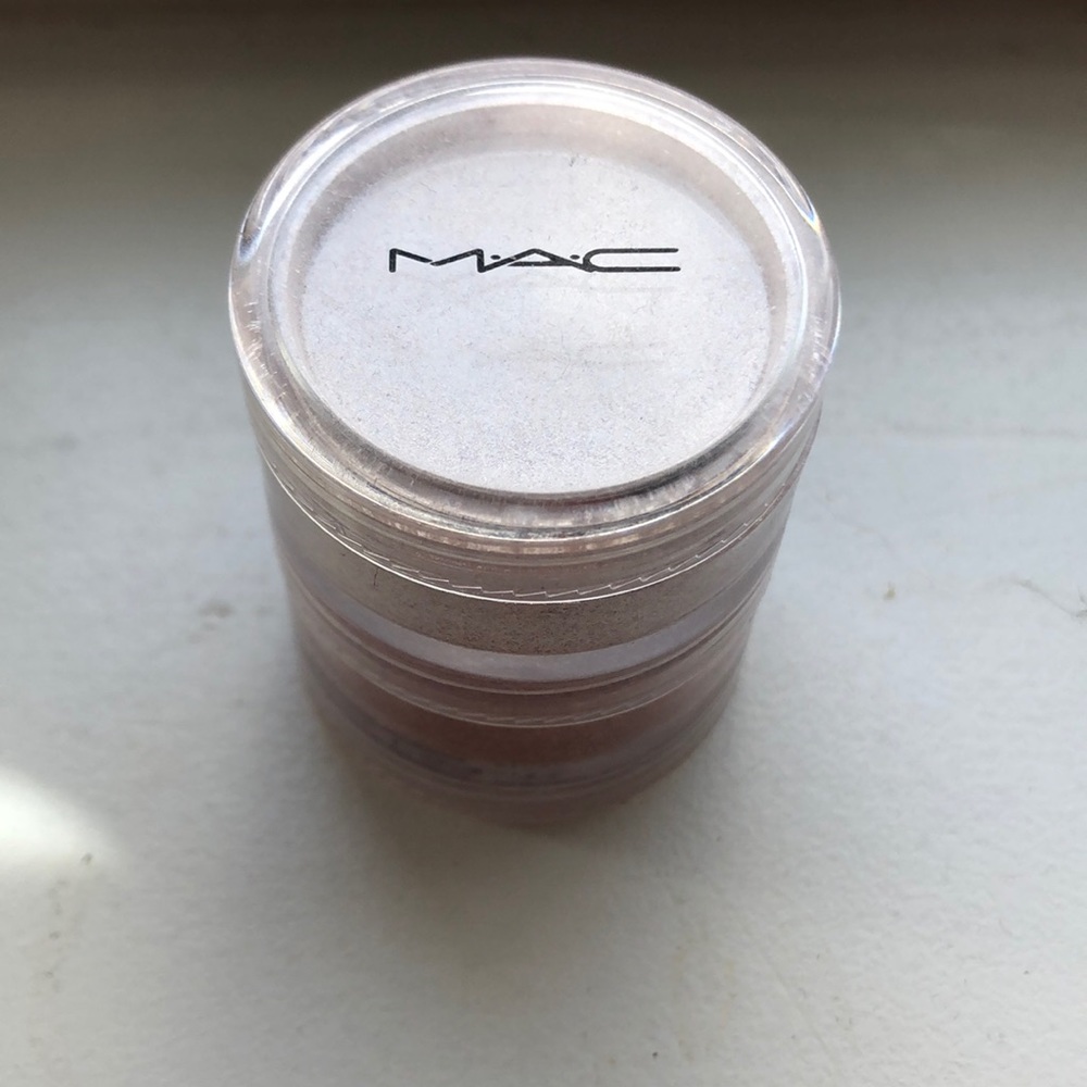 MAC HOLIDAY-LIMITED EDITION- stackable pigments